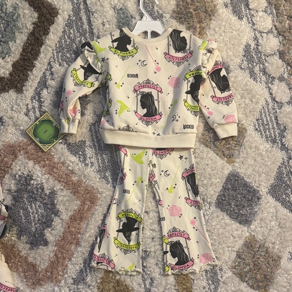 Wicked Set - Picture 5 of 7